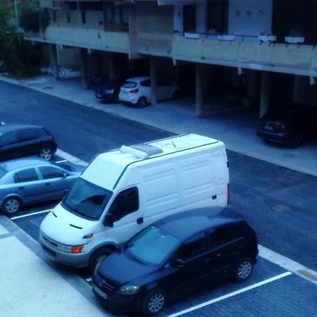 Spacious Cozy With Easy And Free Parking Apartment *