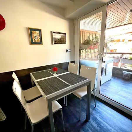 Spacious Cozy With Easy And Free Parking