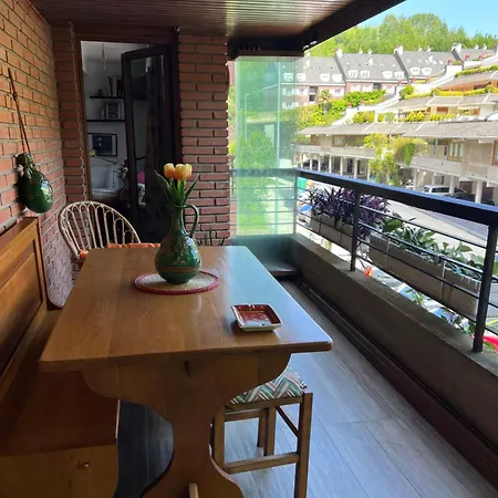 Spacious Cozy With Easy And Free Parking Apartment