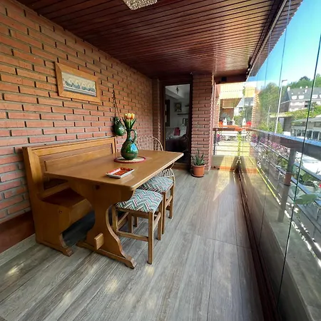 Spacious Cozy With Easy And Free Parking Apartment *